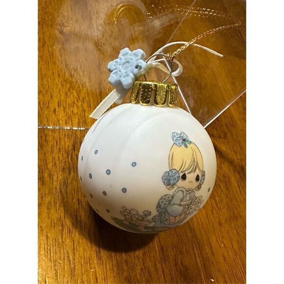 Precious Moments 1995 Christmas Ornament He Covers The Earth With His Beauty - Picture 3 of 7